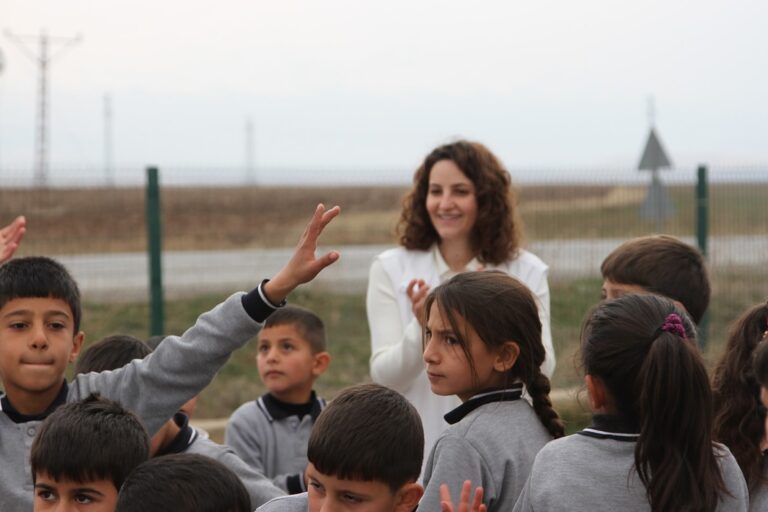 Instagram post from umutluyarinlardernegiyedek. This post is in position 31.