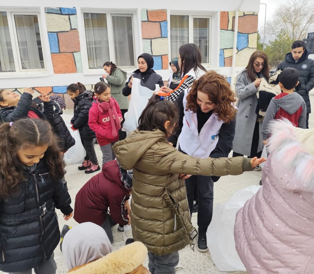 Instagram post from umutluyarinlardernegiyedek. This post is in position 1.
