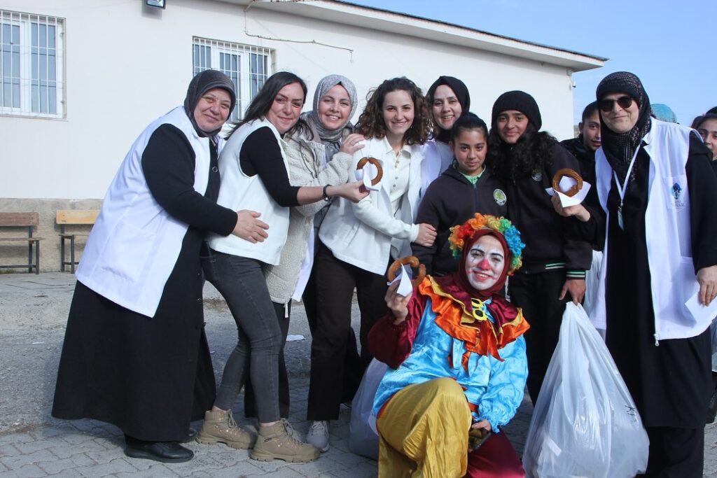 Instagram post from umutluyarinlardernegiyedek. This post is in position 1.