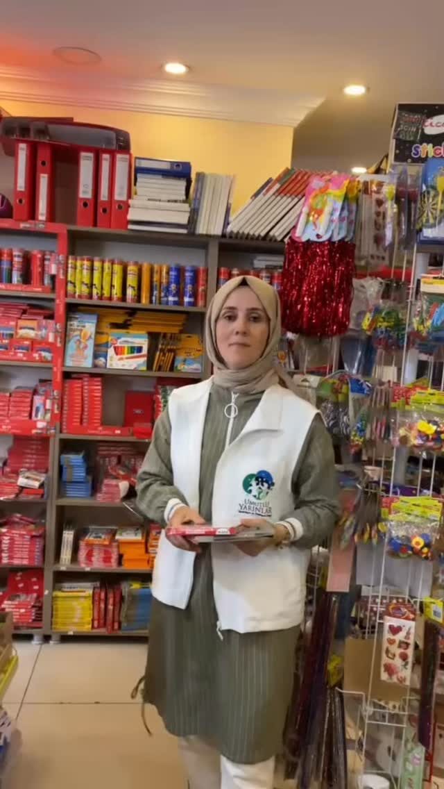 Instagram post from umutluyarinlardernegi. This post is in position 0.