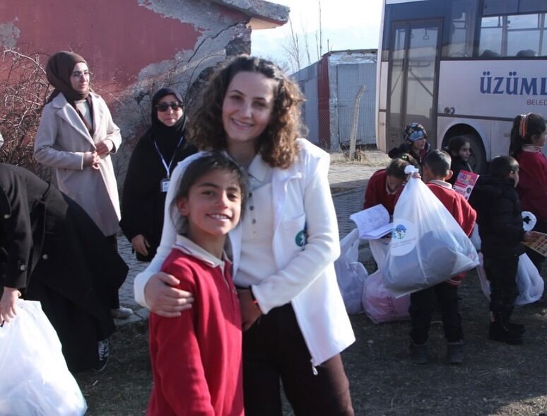 Instagram post from umutluyarinlardernegiyedek. This post is in position 3.