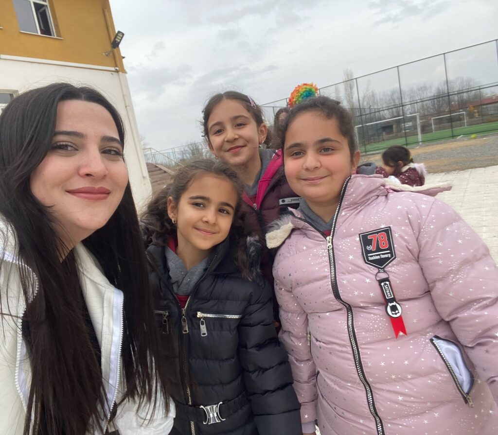 Instagram post from umutluyarinlardernegiyedek. This post is in position 8.