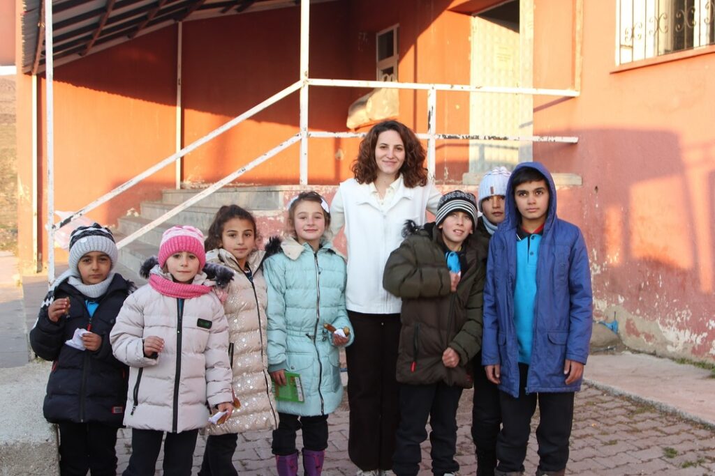 Instagram post from umutluyarinlardernegiyedek. This post is in position 2.