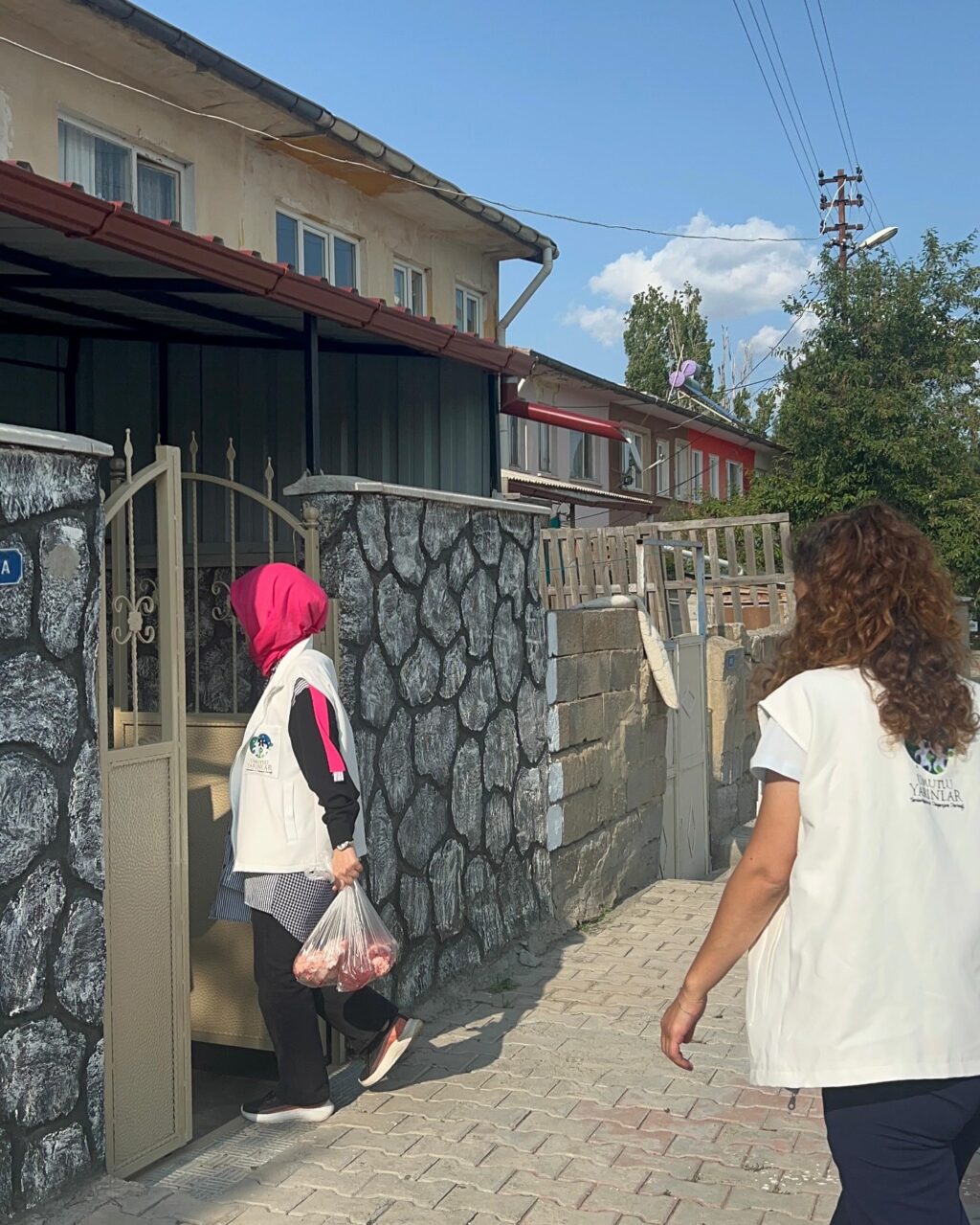 Instagram post from umutluyarinlardernegi. This post is in position 4.