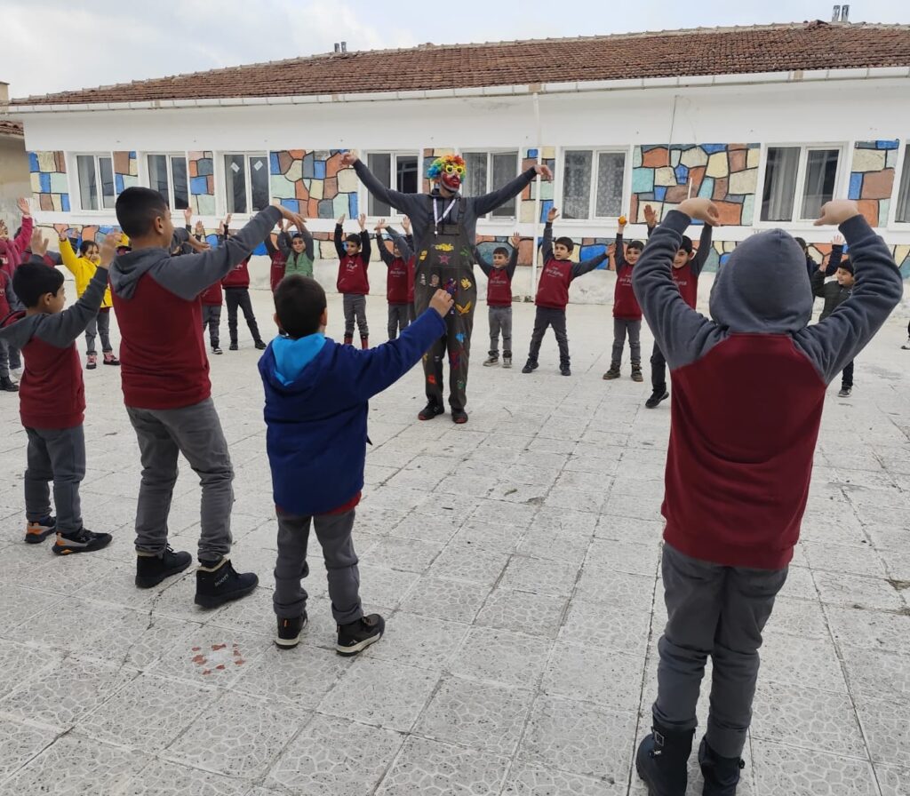 Instagram post from umutluyarinlardernegiyedek. This post is in position 5.
